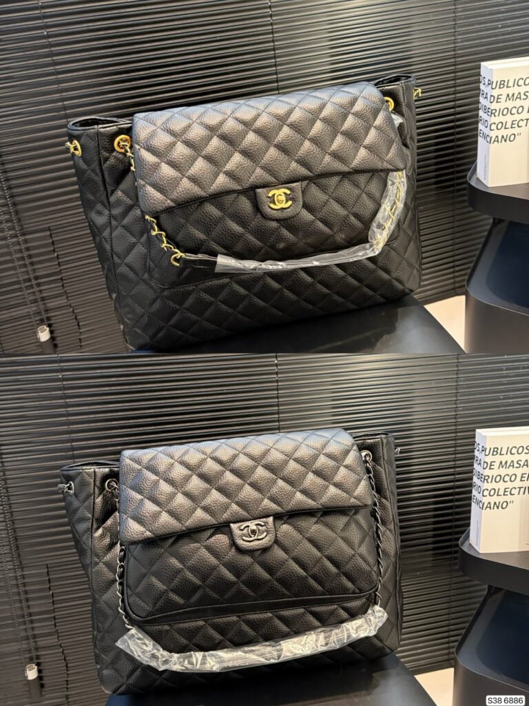 Chanel P225 42 31 6886 Crossbody Bag Leather editorial product context 1