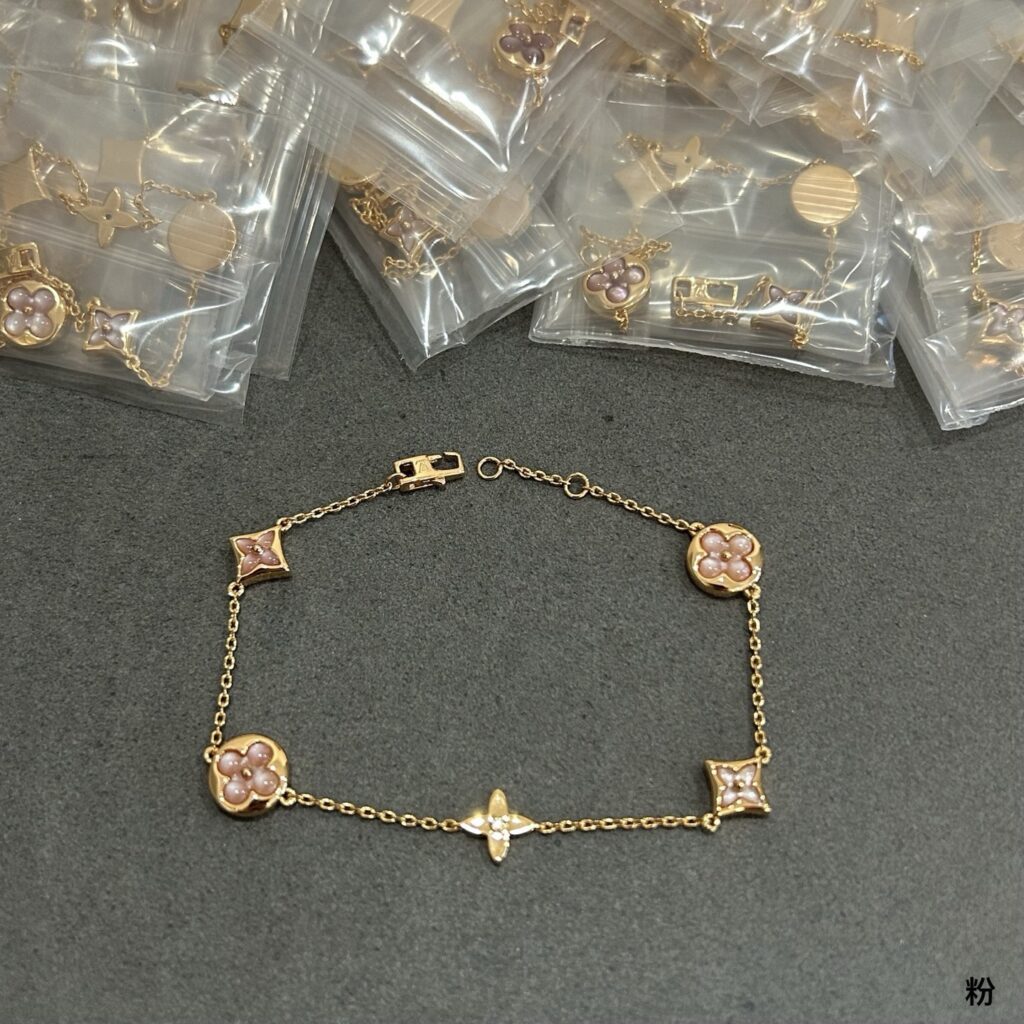Louis Vuitton Blossom Metal Pink Ring editorial product context 1