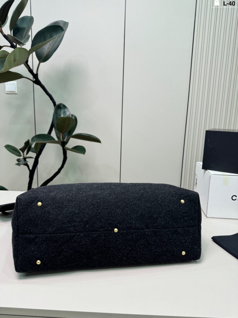Chanel 40 Tote Bag 45 x 32 cm editorial product context 3