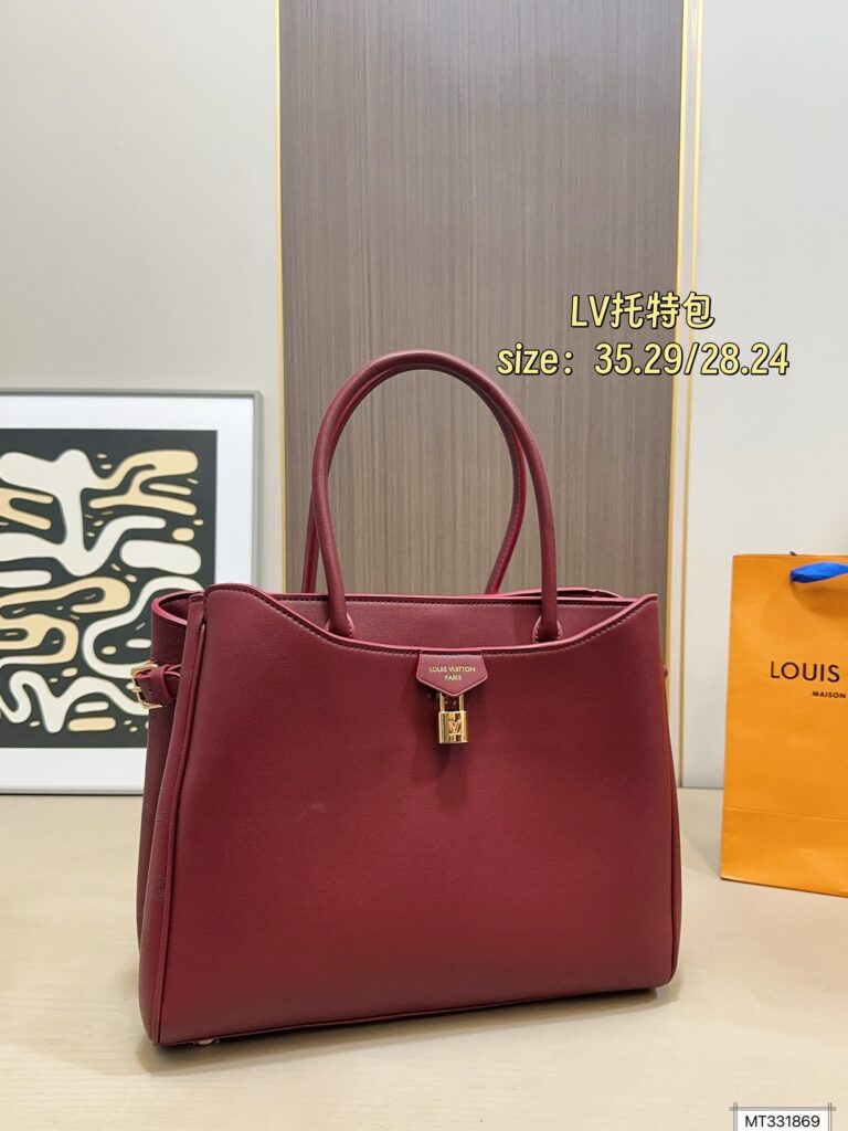 Louis Vuitton Hold Tote Bag editorial product context 1