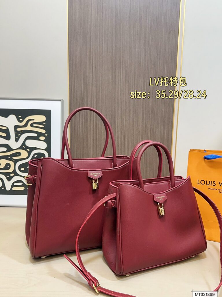 Louis Vuitton Hold Tote Bag editorial product context 1
