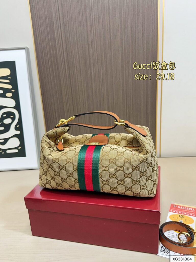 Gucci Hobo Bag 29 x 18 cm editorial product context 1