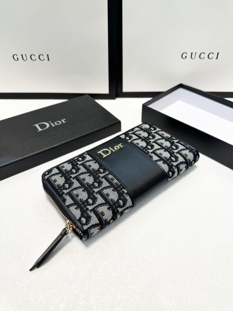 Dior Material Black Calfskin Leather Clutch 19 x 10 cm editorial product context 1