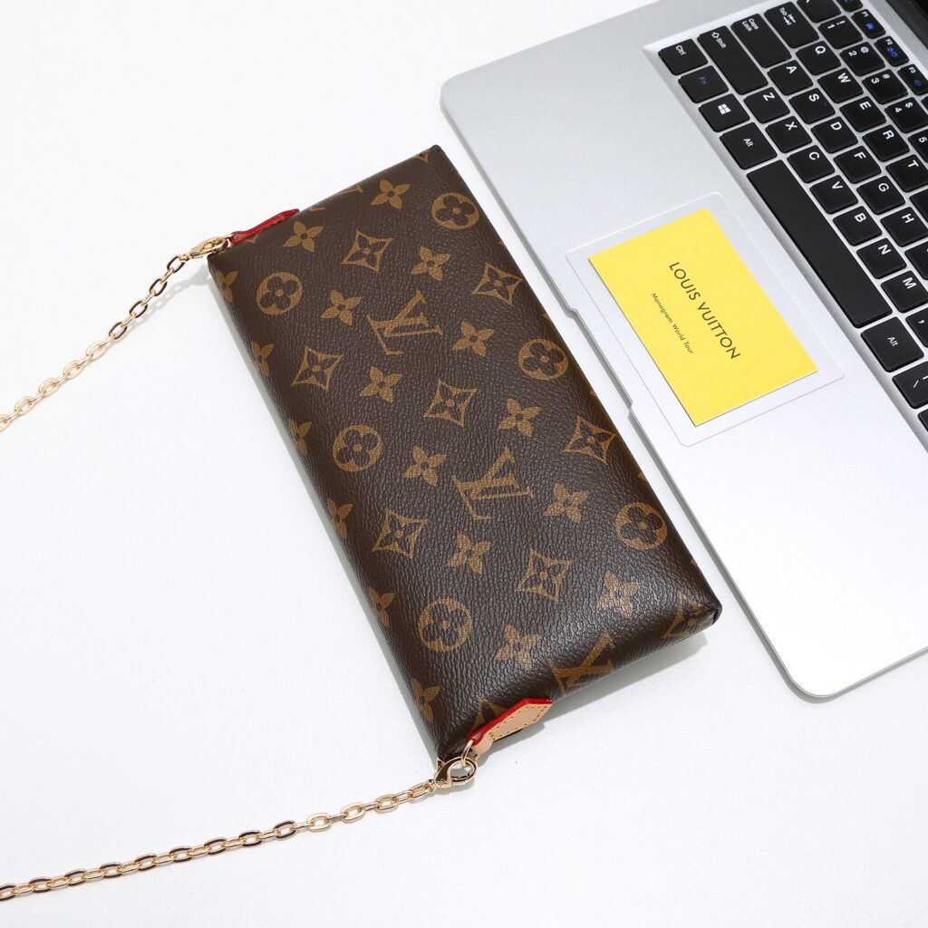 Designer P110 X13 21 13 Handbag 21 x 13 cm editorial product context 3