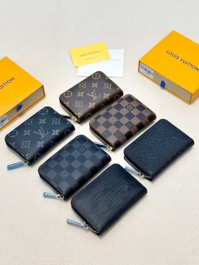 Designer Black Wallet 11 x 8 cm editorial product context 1