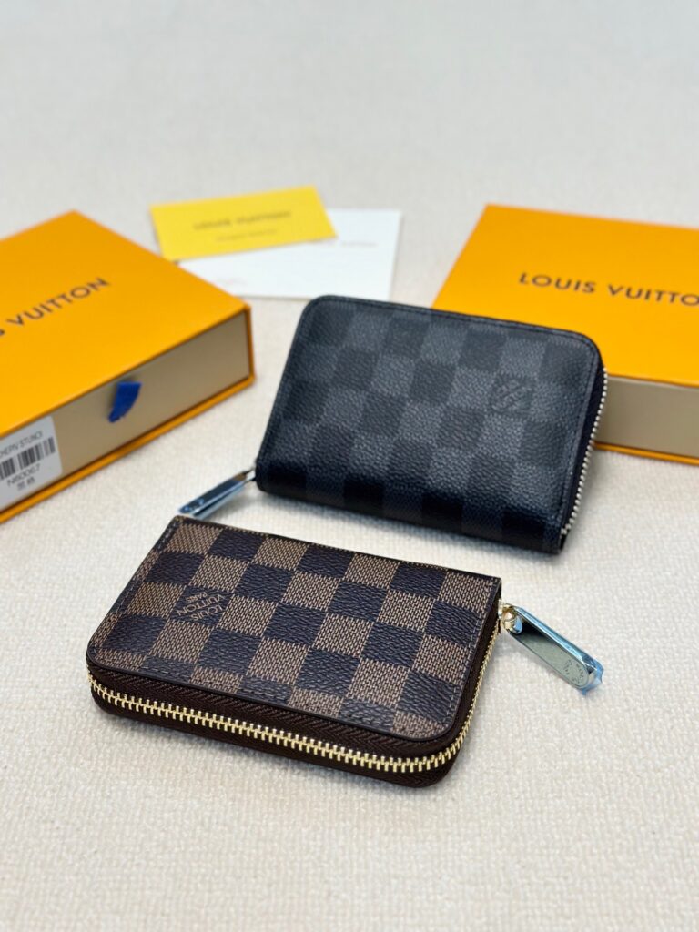 Designer 8 Black Wallet editorial product context 3