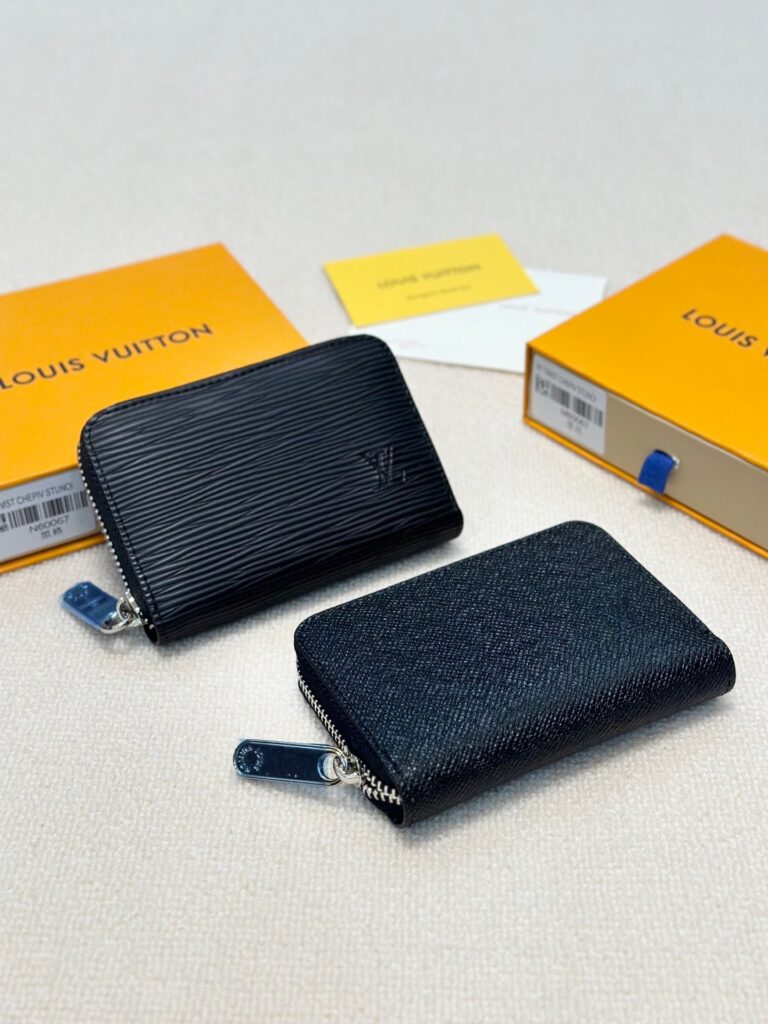 Designer Black Wallet 11 x 8 cm editorial product context 2