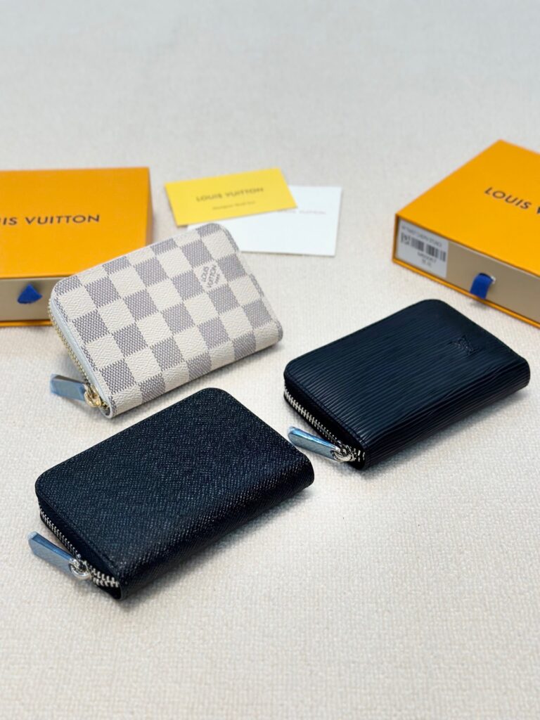 Designer Black Wallet 11 x 8 cm editorial product context 1