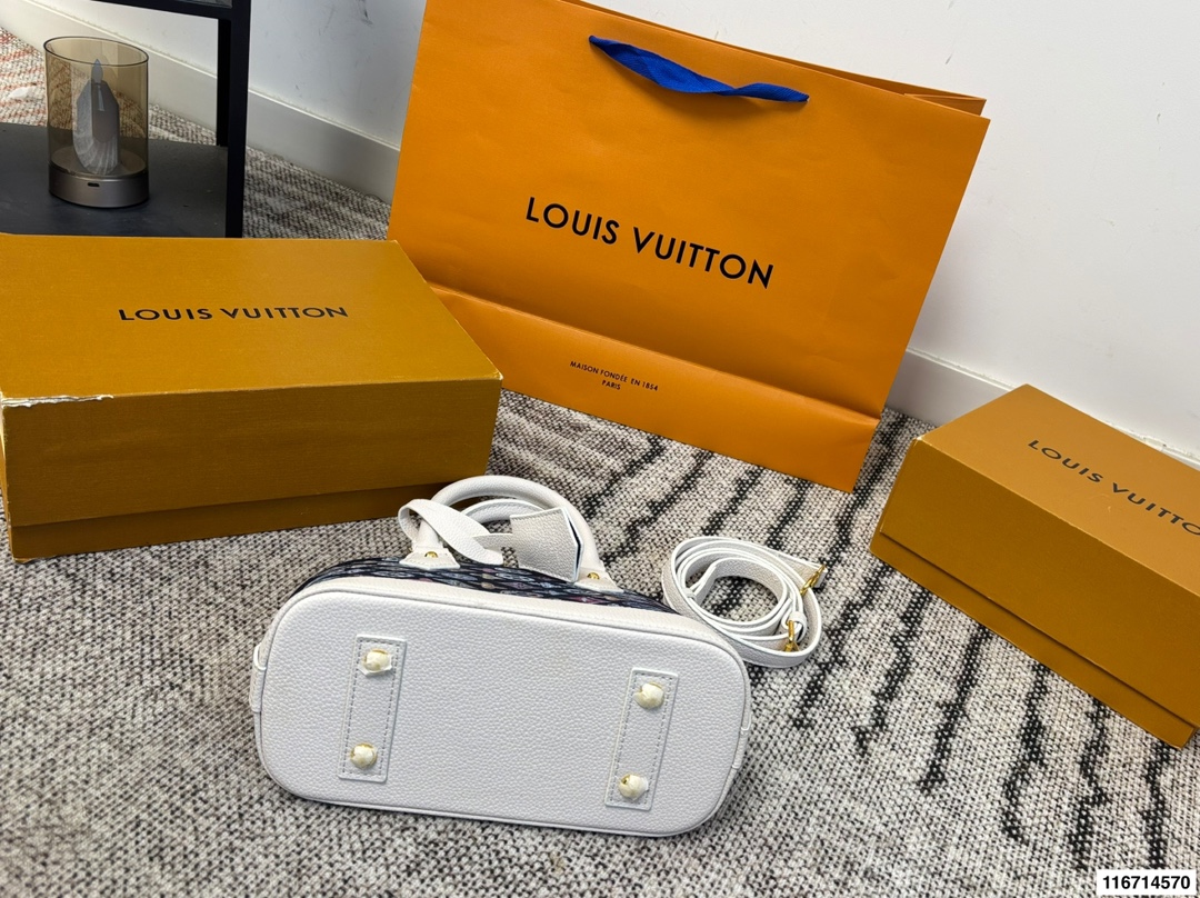 Louis Vuitton p155 25 17 Alma BB Bag