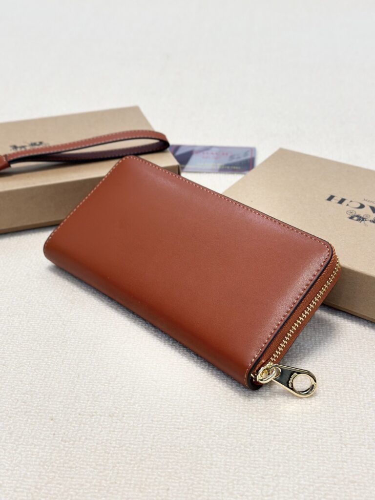 Designer Leather Wallet 19 x 11 cm editorial product context 3
