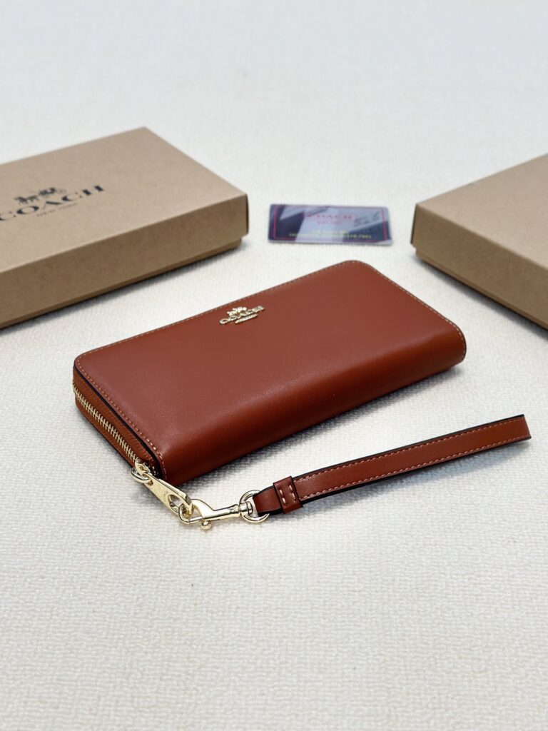 Designer Leather Wallet 19 x 11 cm editorial product context 1