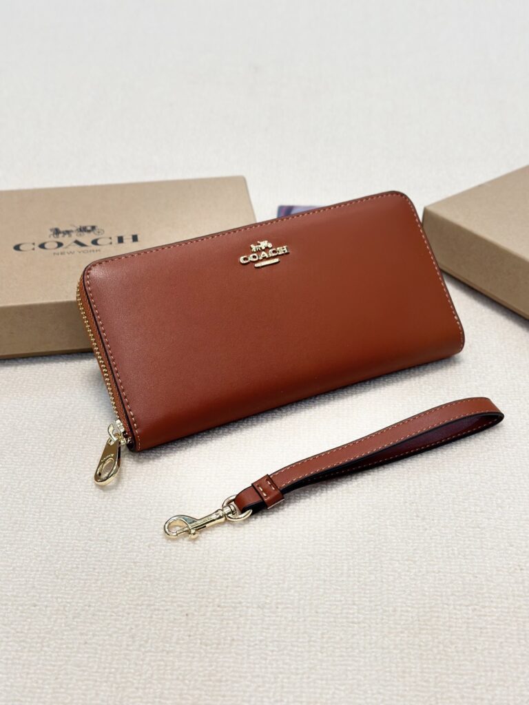 Designer Leather Wallet 19 x 11 cm editorial product context 2
