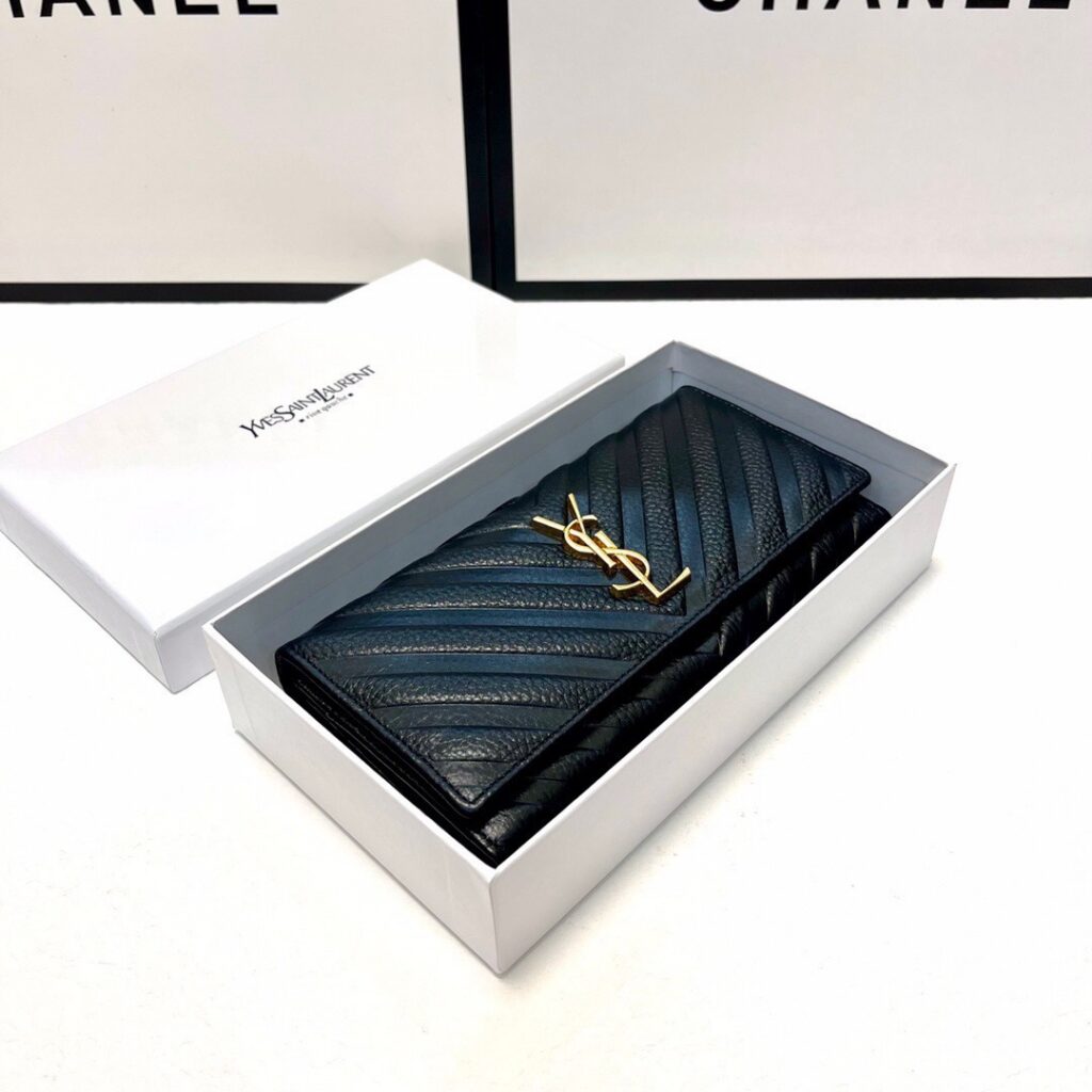Saint Laurent Black Leather Wallet 19 x 10 cm editorial product context 1