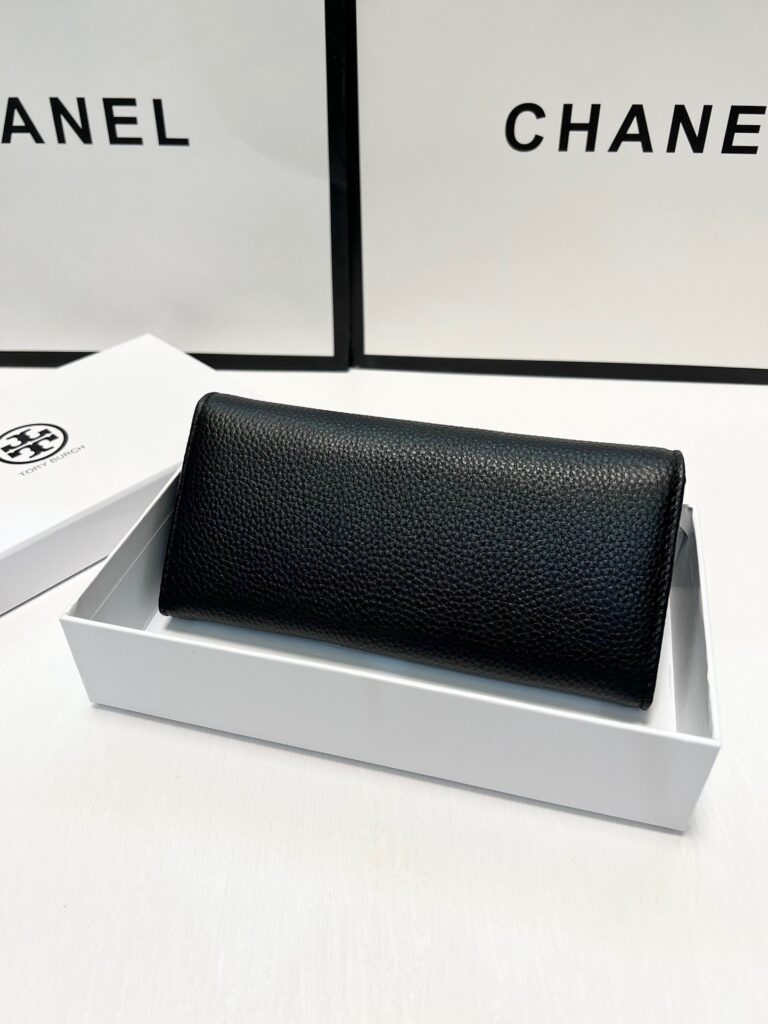 Designer Material Black Calfskin Leather Bag 19 x 10 cm editorial product context 2