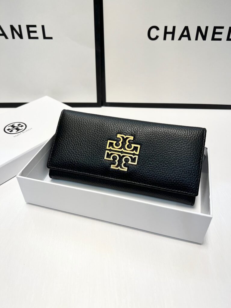 Designer Material Black Calfskin Leather Bag 19 x 10 cm editorial product context 1
