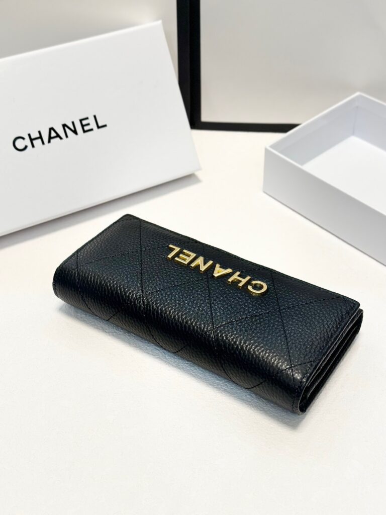 Chanel Black Leather Wallet 19 x 10 cm editorial product context 3