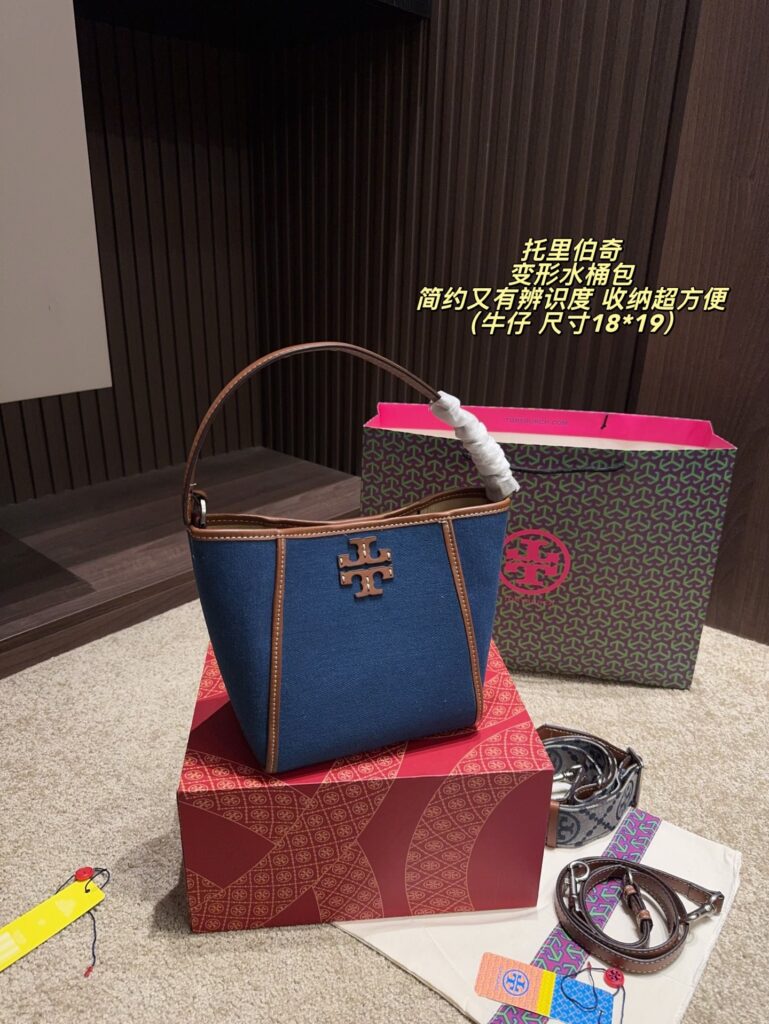 Tory Burch Mc Graw Tlogo Calfskin Leather Crossbody Bag 18 x 19 cm editorial product context 1