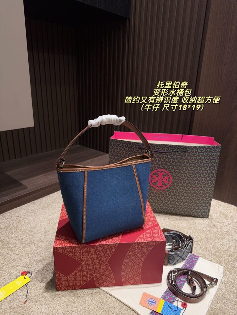 Tory Burch Mc Graw Tlogo Calfskin Leather Crossbody Bag 18 x 19 cm editorial product context 3