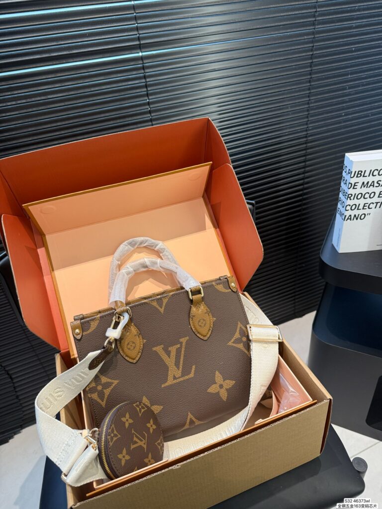 Louis Vuitton Onthego Tote Bag editorial product context 1