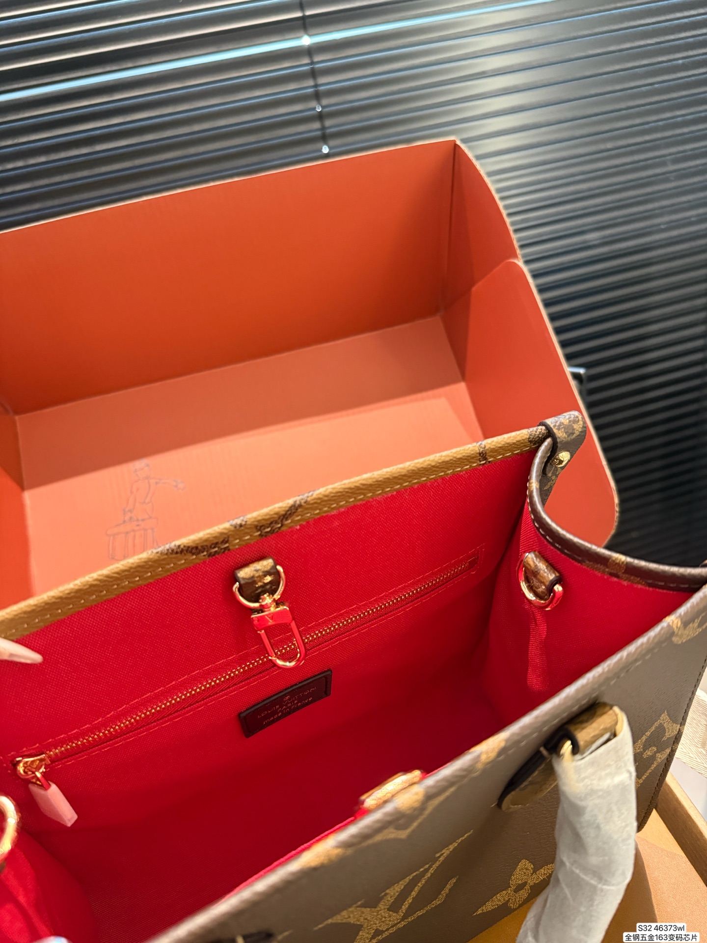 Louis Vuitton P195 163 Onthego 25 19 Tote Bag