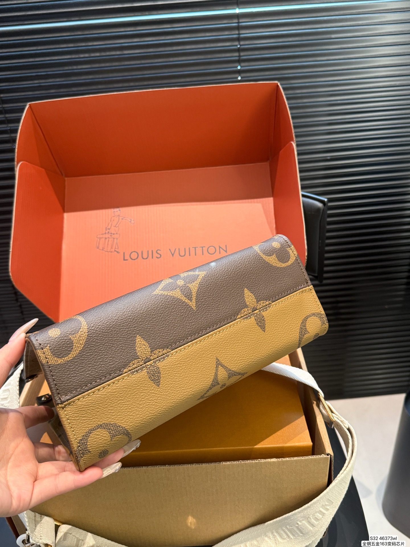 Louis Vuitton P195 163 Onthego 25 19 Tote Bag