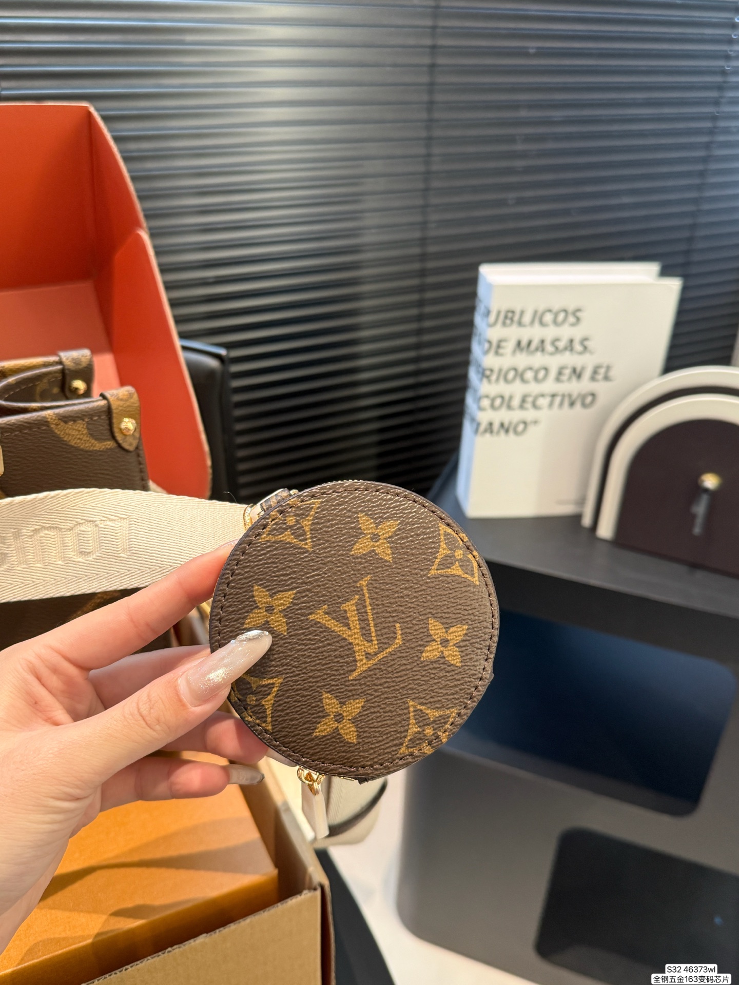 Louis Vuitton P195 163 Onthego 25 19 Tote Bag