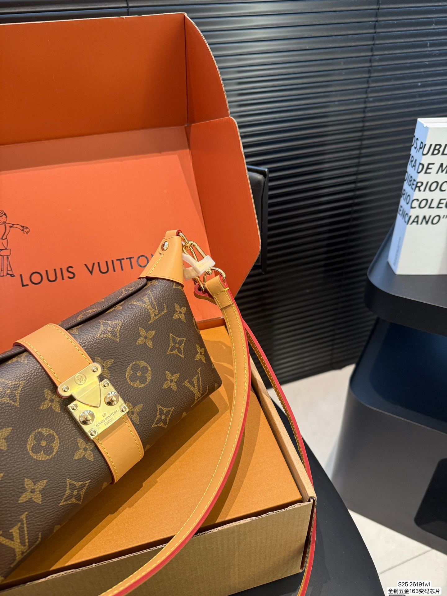 Louis Vuitton P160 163 20 12 Style RED Includes BOX color-red Crossbody Bag