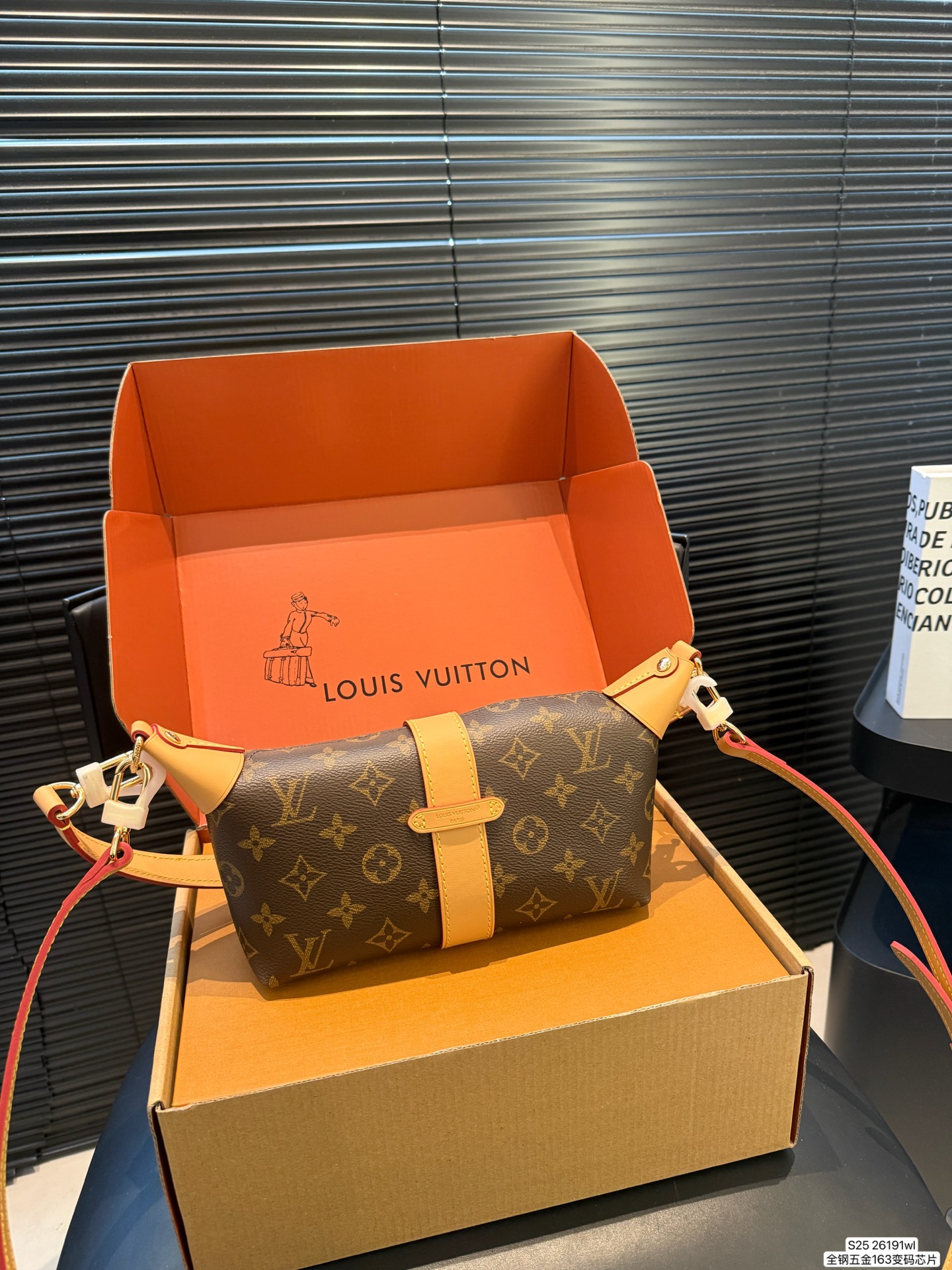 Louis Vuitton P160 163 20 12 Bag