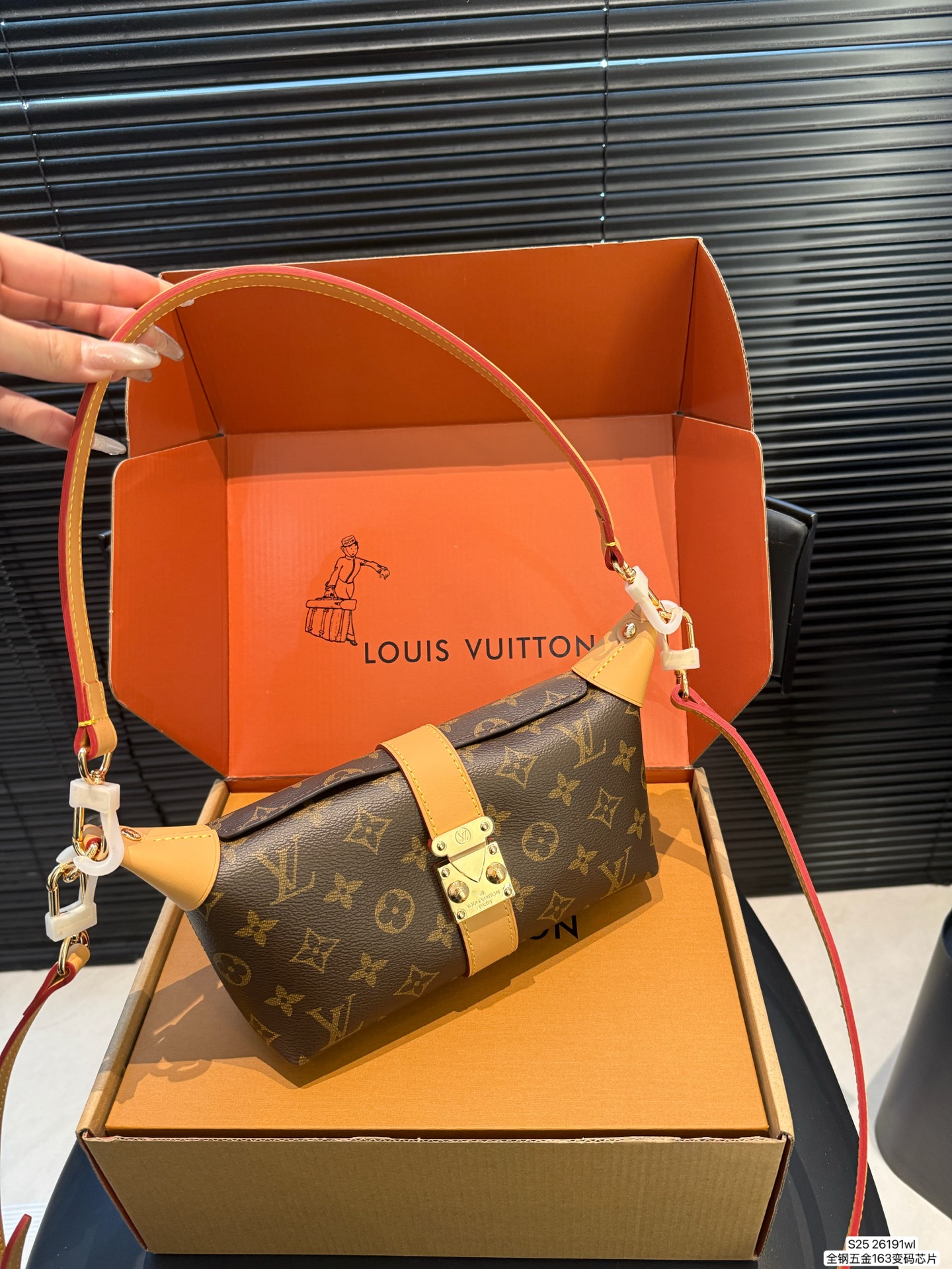 Louis Vuitton P160 163 20 12 Bag