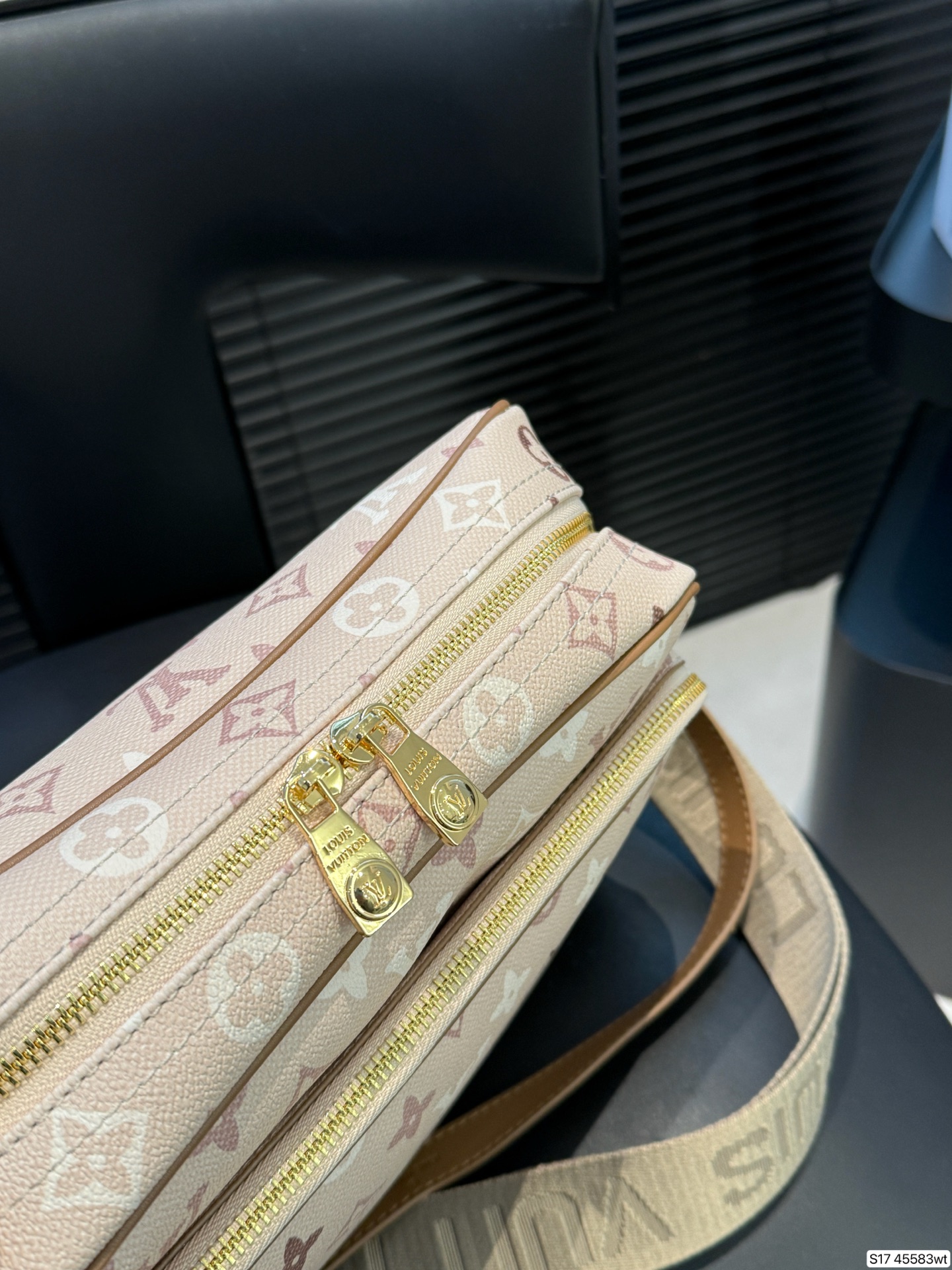 Luxury P120Lv METIS 26 20 Handbag