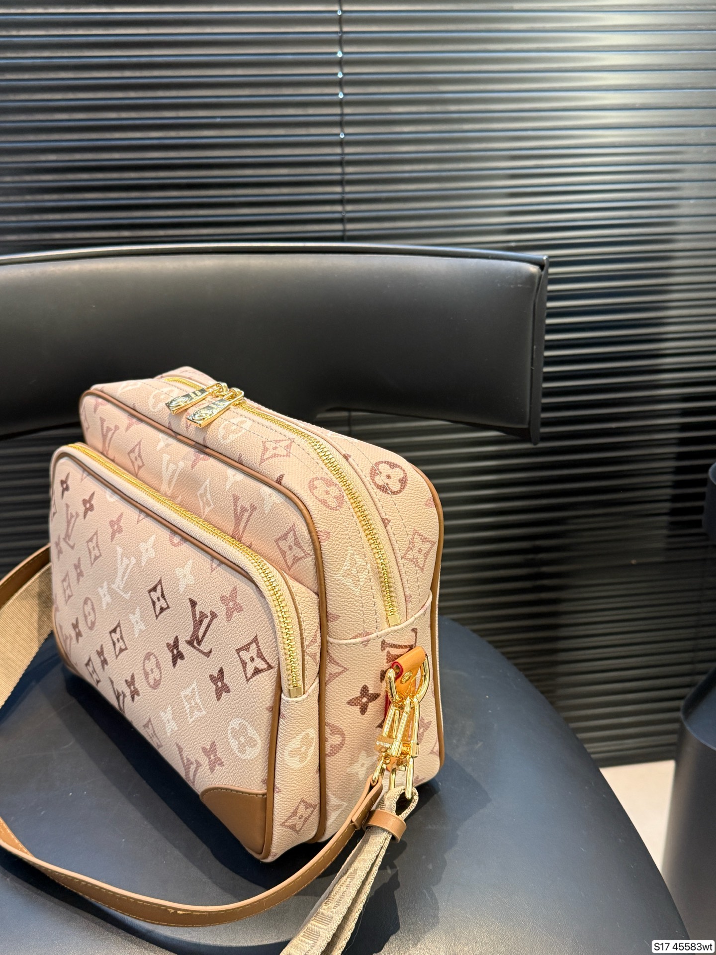 Luxury P120Lv METIS 26 20 Handbag