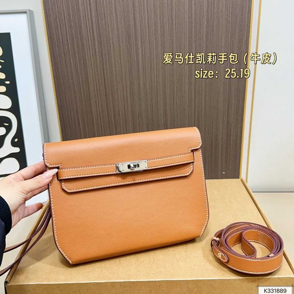 Hermes Kelly Depeches Leather Clutch 25 x 19 cm editorial product context 2