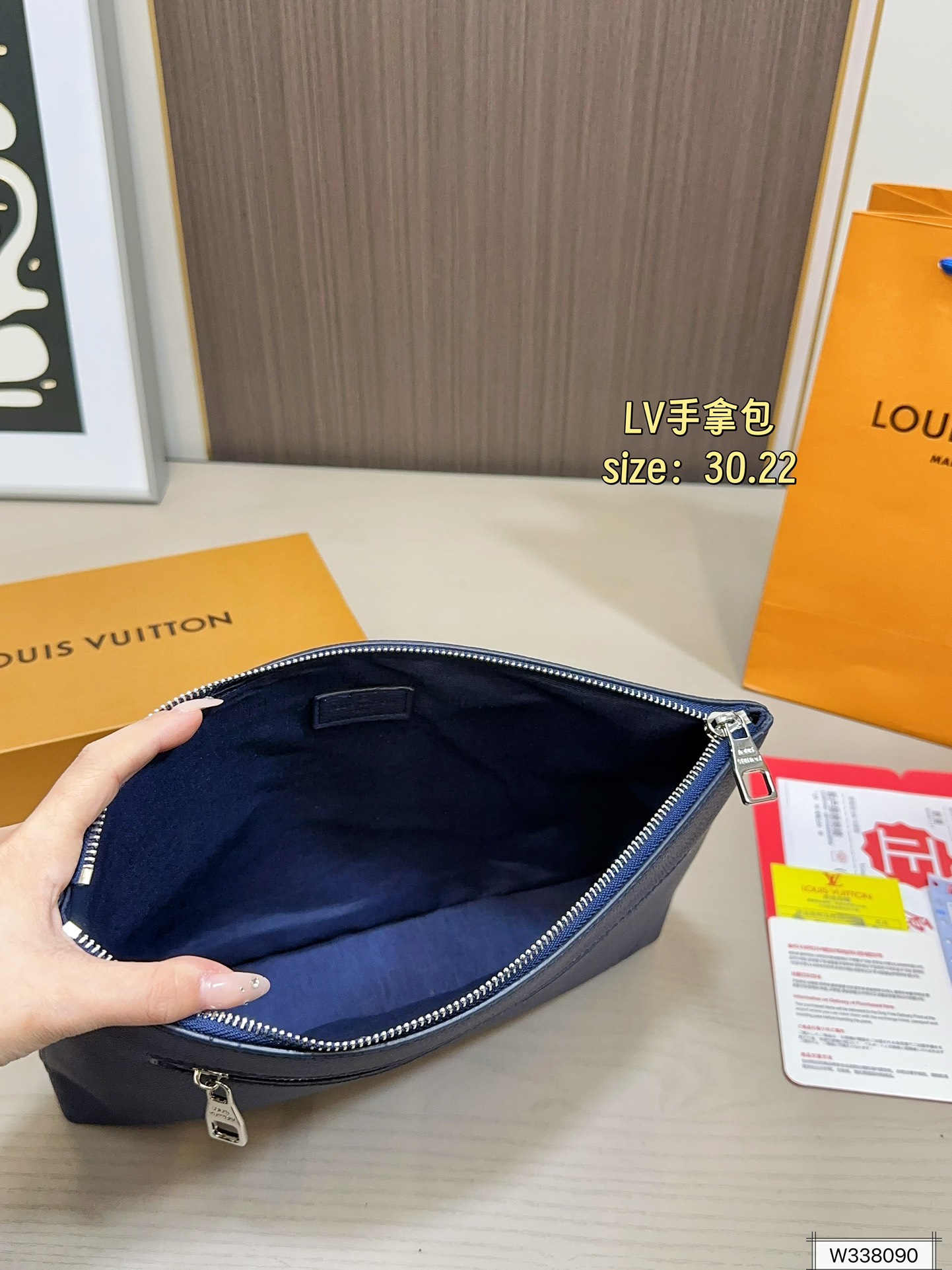 Louis Vuitton 90 30 22 Clutch
