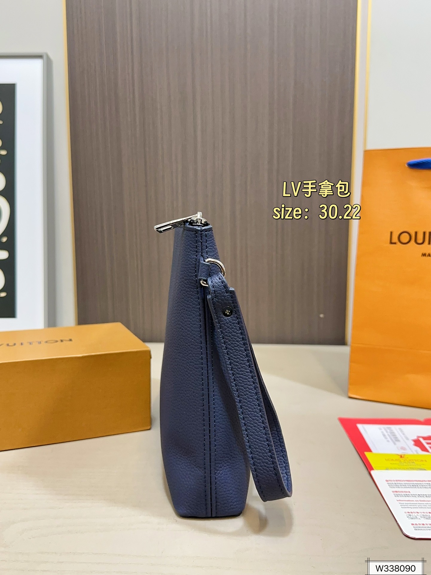 Louis Vuitton 90 30 22 Clutch
