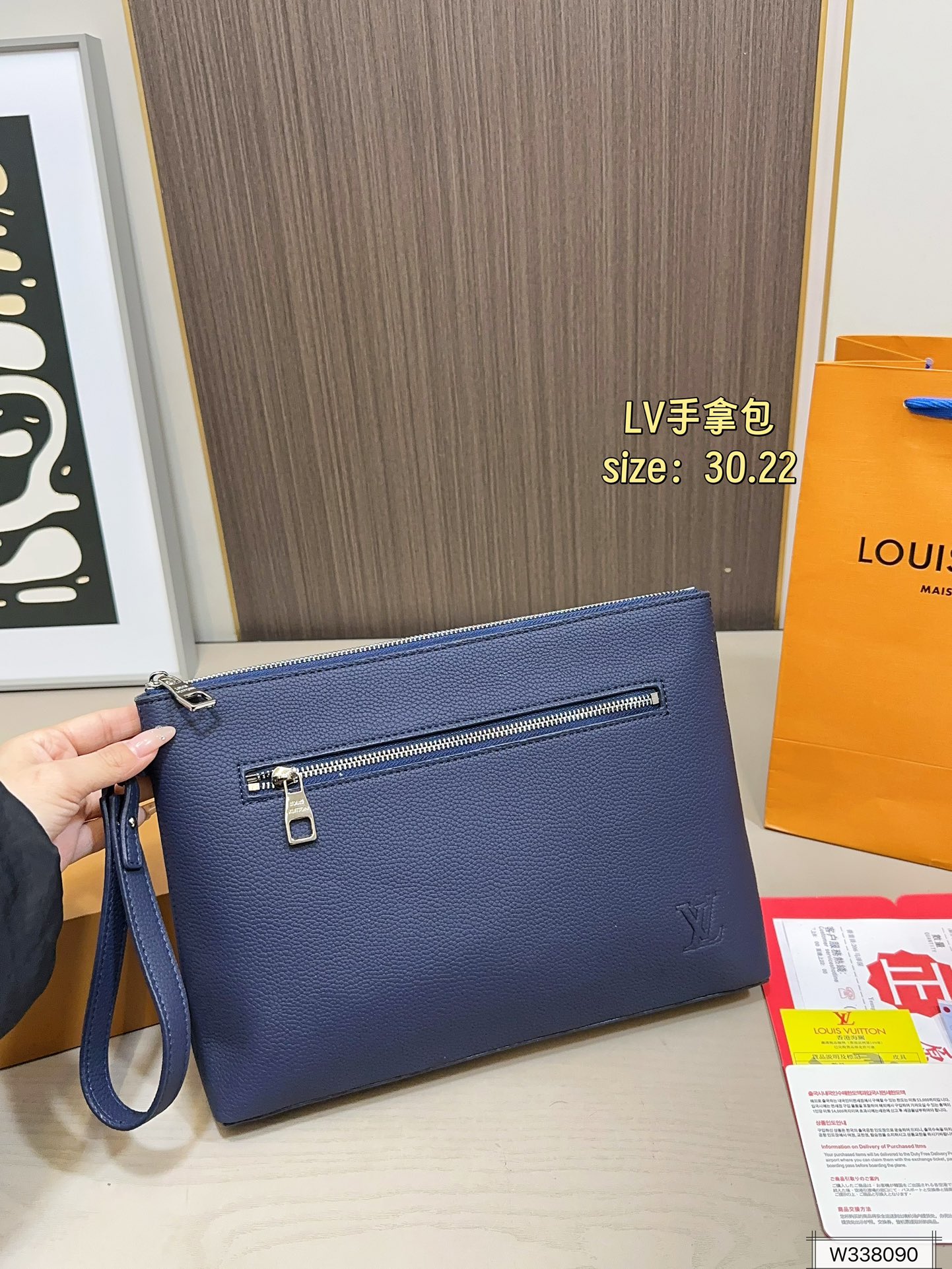 Louis Vuitton 90 30 22 Clutch
