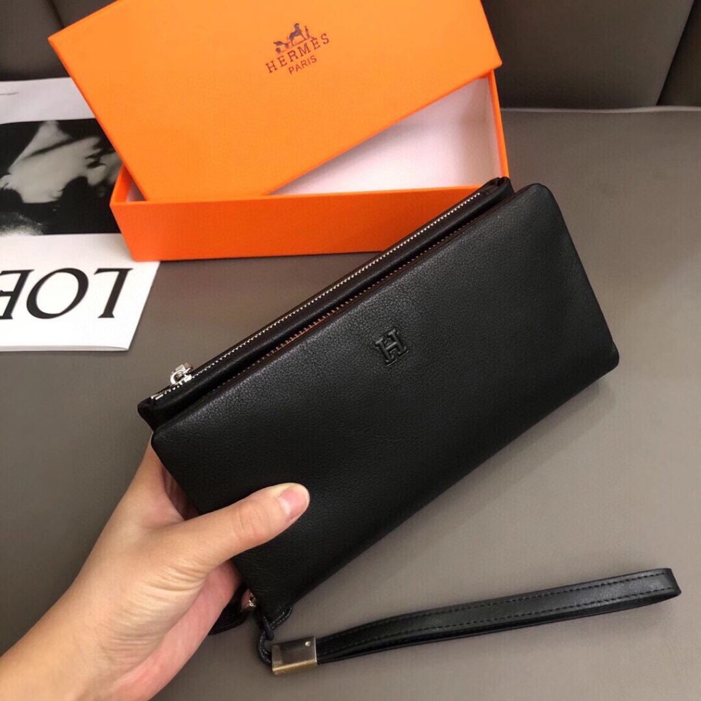 Hermes Black Leather Clutch 21 x 10 cm editorial product context 3