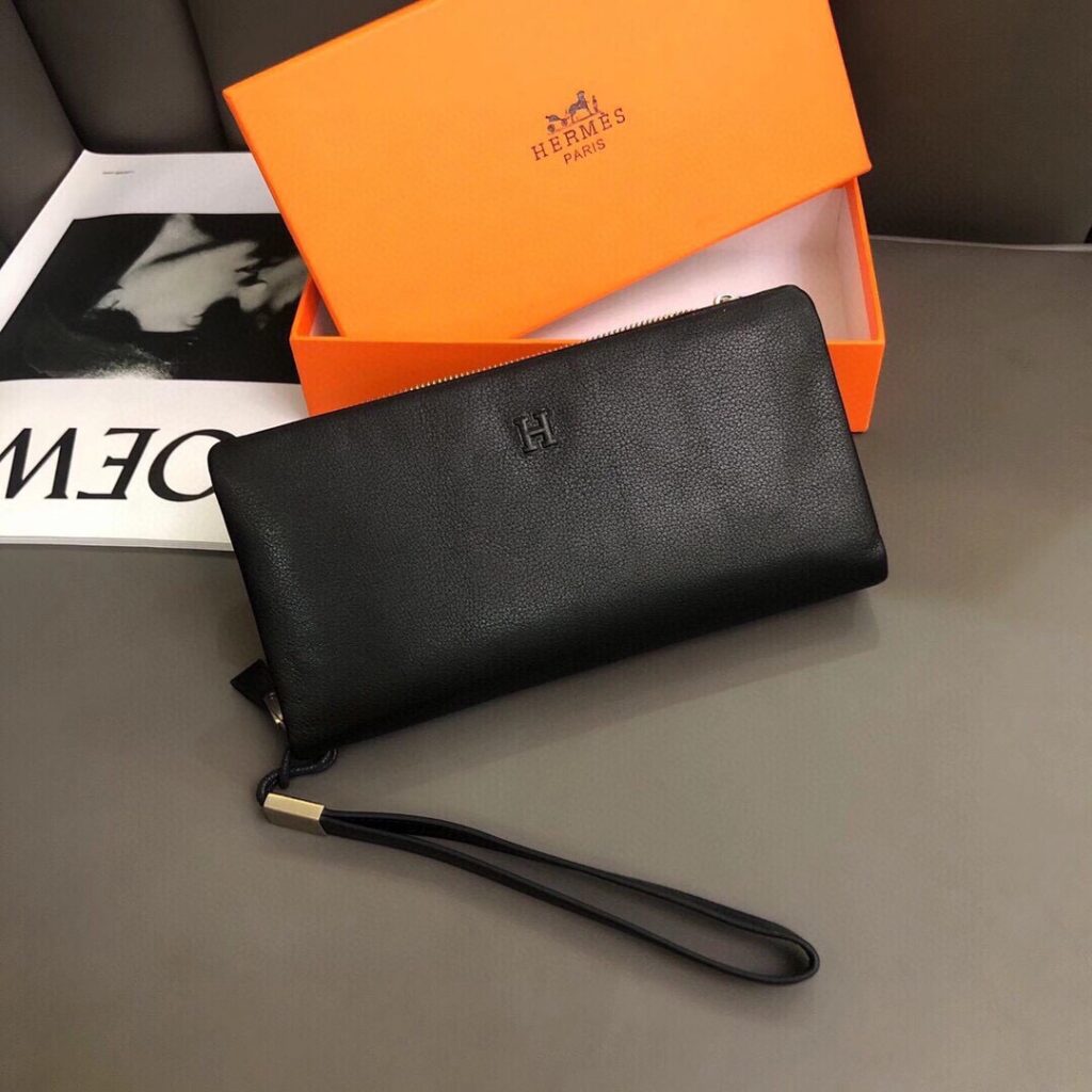 Hermes Black Leather Clutch 21 x 10 cm editorial product context 1