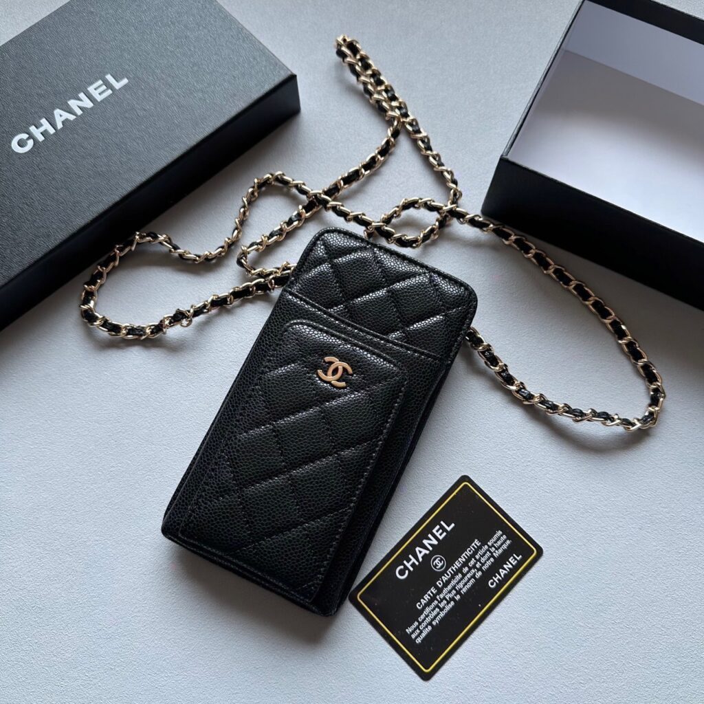 Chanel Black Leather Bag 18 x 11 cm editorial product context 2