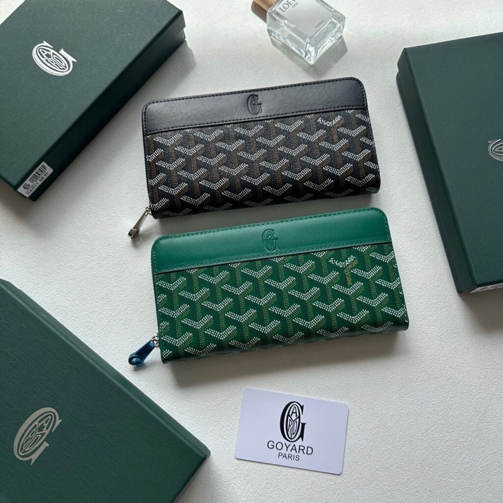 Designer Matignon 12 Large Wallet 20 x 11 cm editorial product context 3