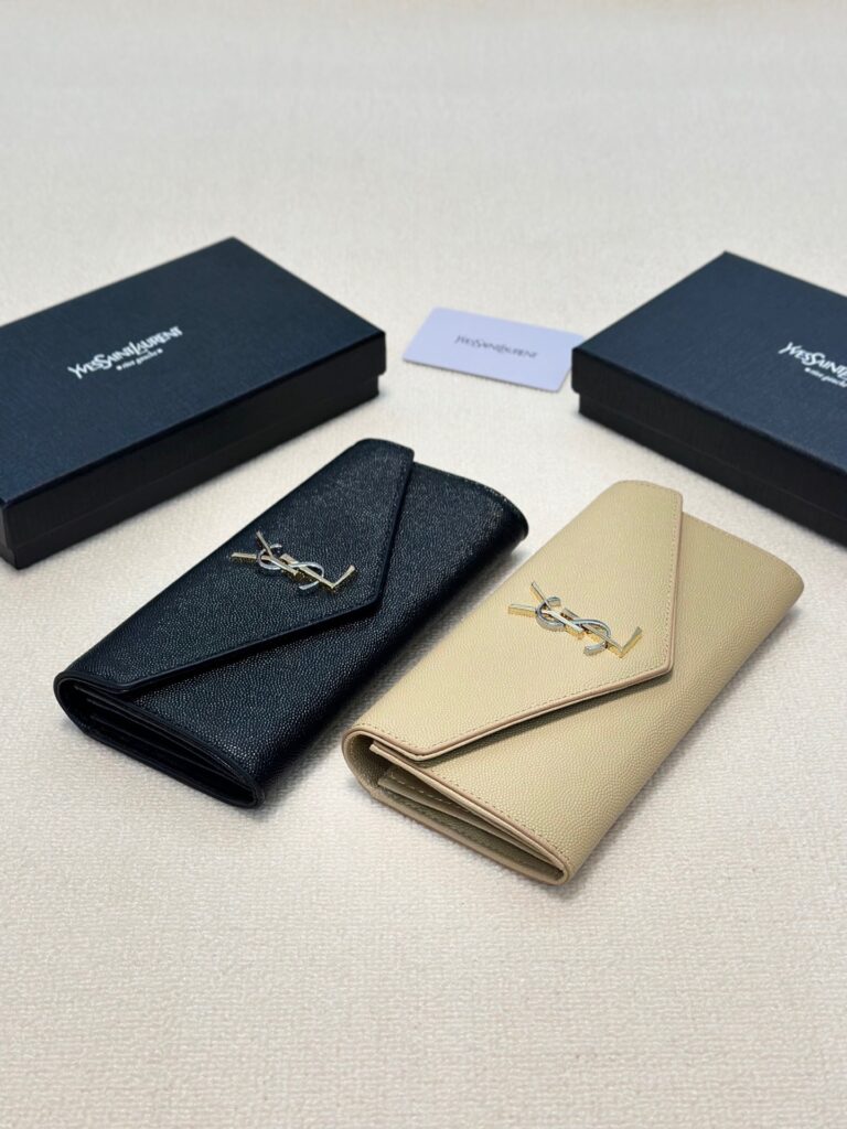 Saint Laurent Black Leather Bag 19 x 10 cm editorial product context 1