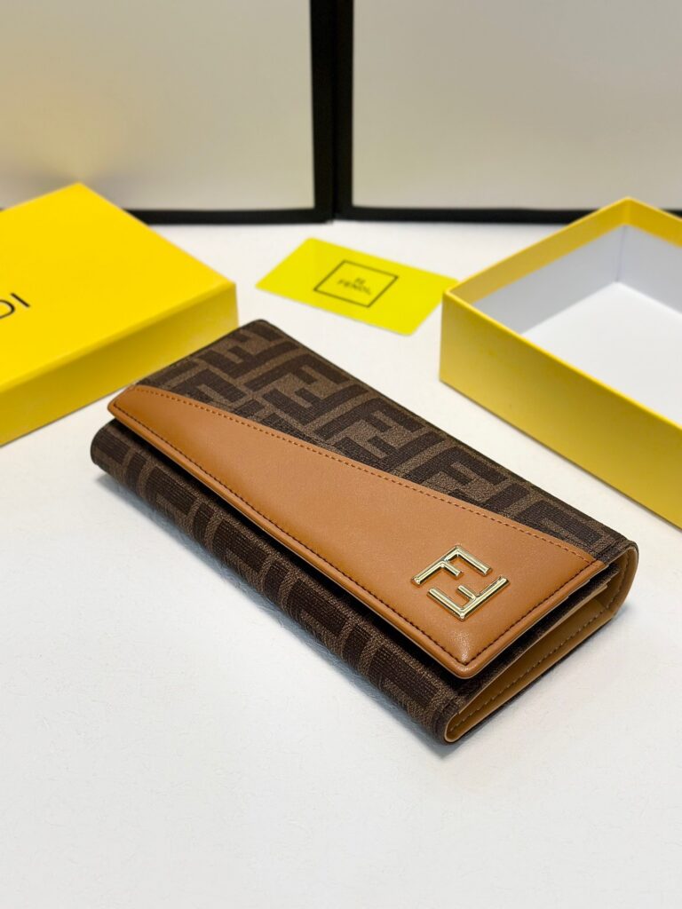 Fendi Black Leather Wallet 19 x 10 cm editorial product context 2