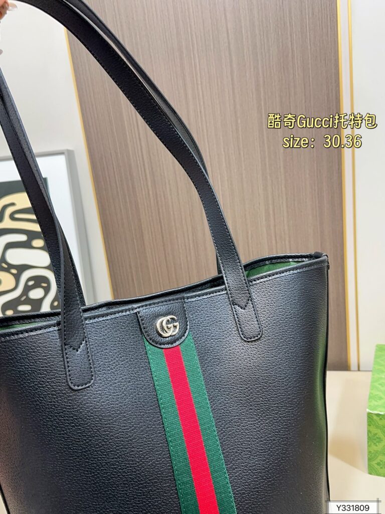 Gucci Giglio Tote Bag 30 x 36 cm editorial product context 3