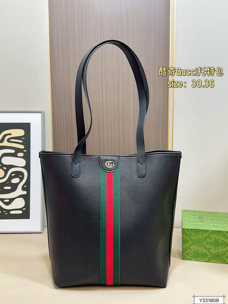 Gucci Giglio Tote Bag 30 x 36 cm editorial product context 1
