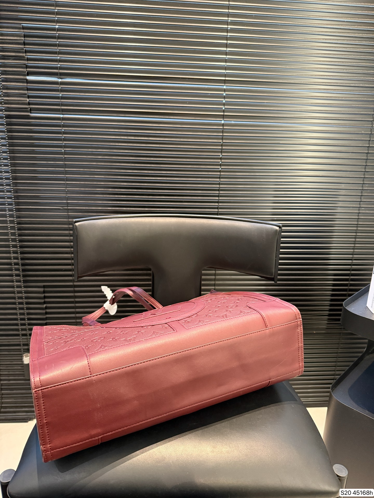 Louis Vuitton P135 42 33 Tote Bag