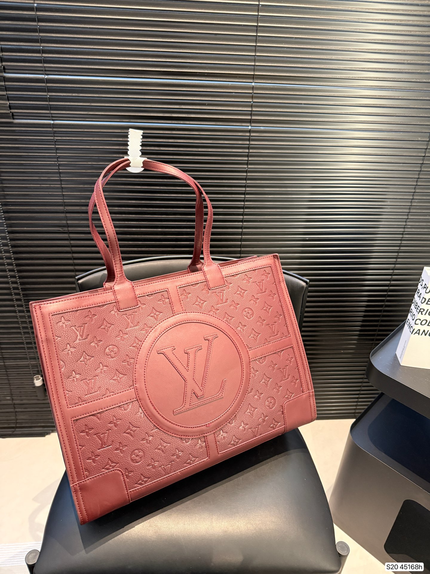 Louis Vuitton P135 42 33 Tote Bag