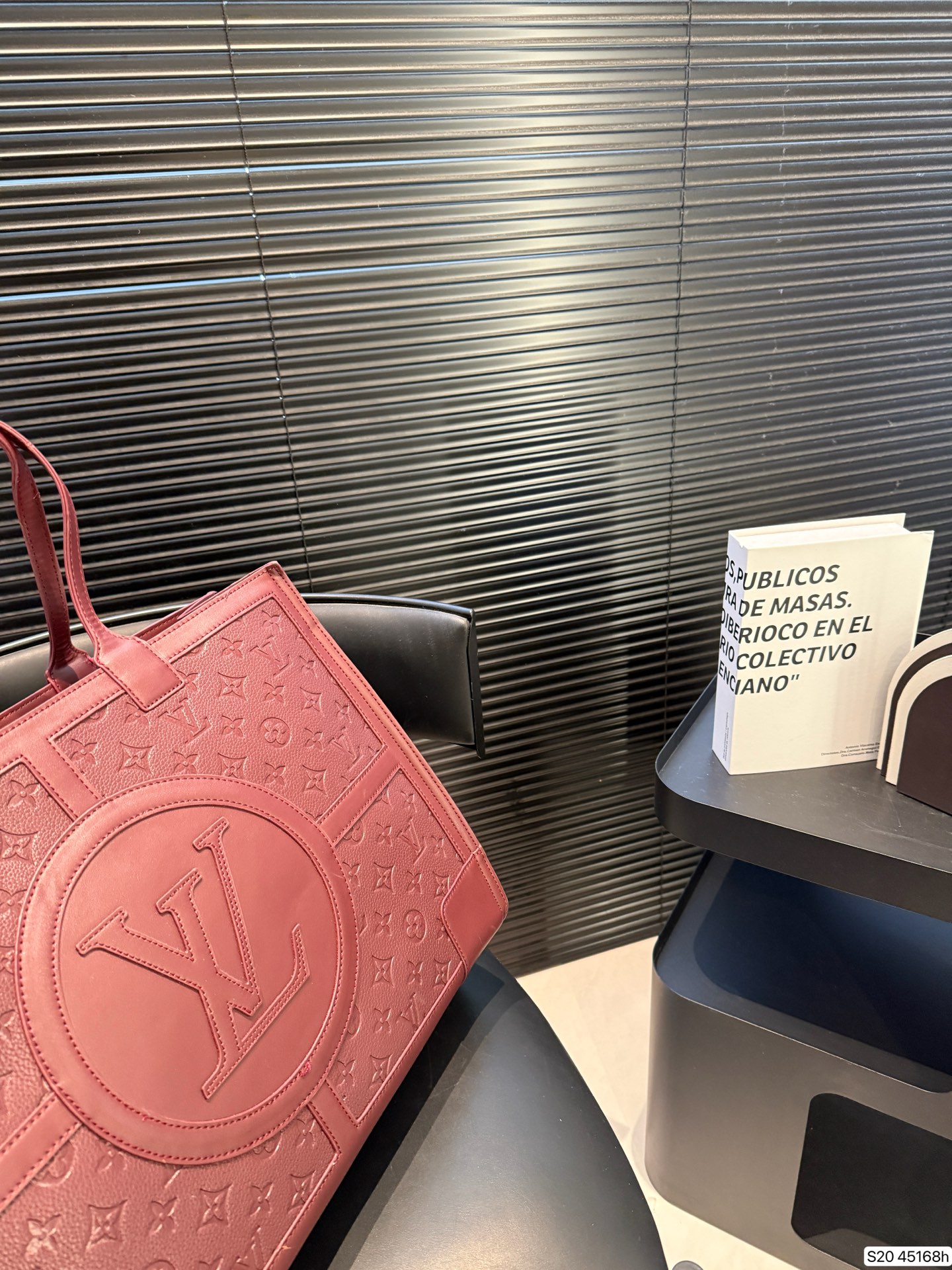 Louis Vuitton P135 42 33 Tote Bag
