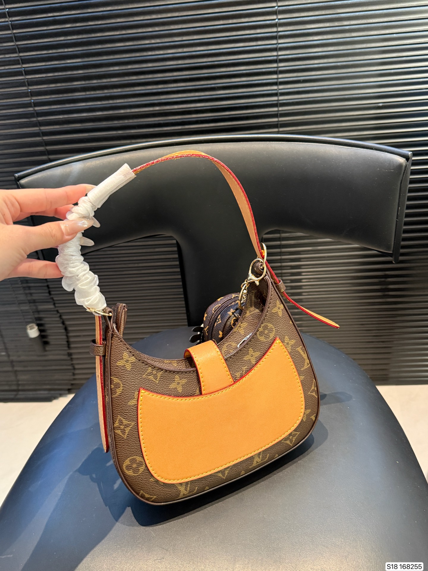 Louis Vuitton P125 21 12 Handbag