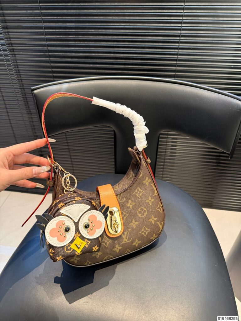 Louis Vuitton P125 21 12 Handbag editorial product context 2