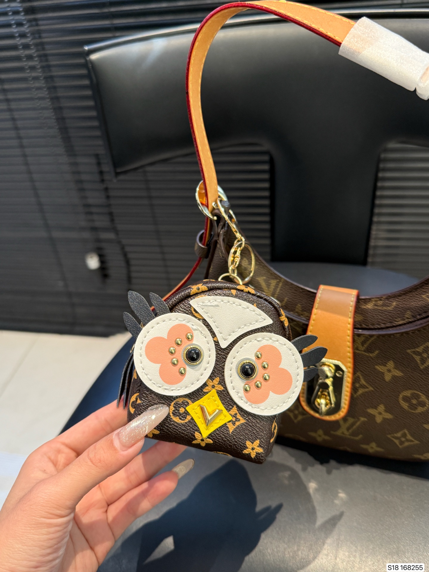 Louis Vuitton P125 21 12 Handbag
