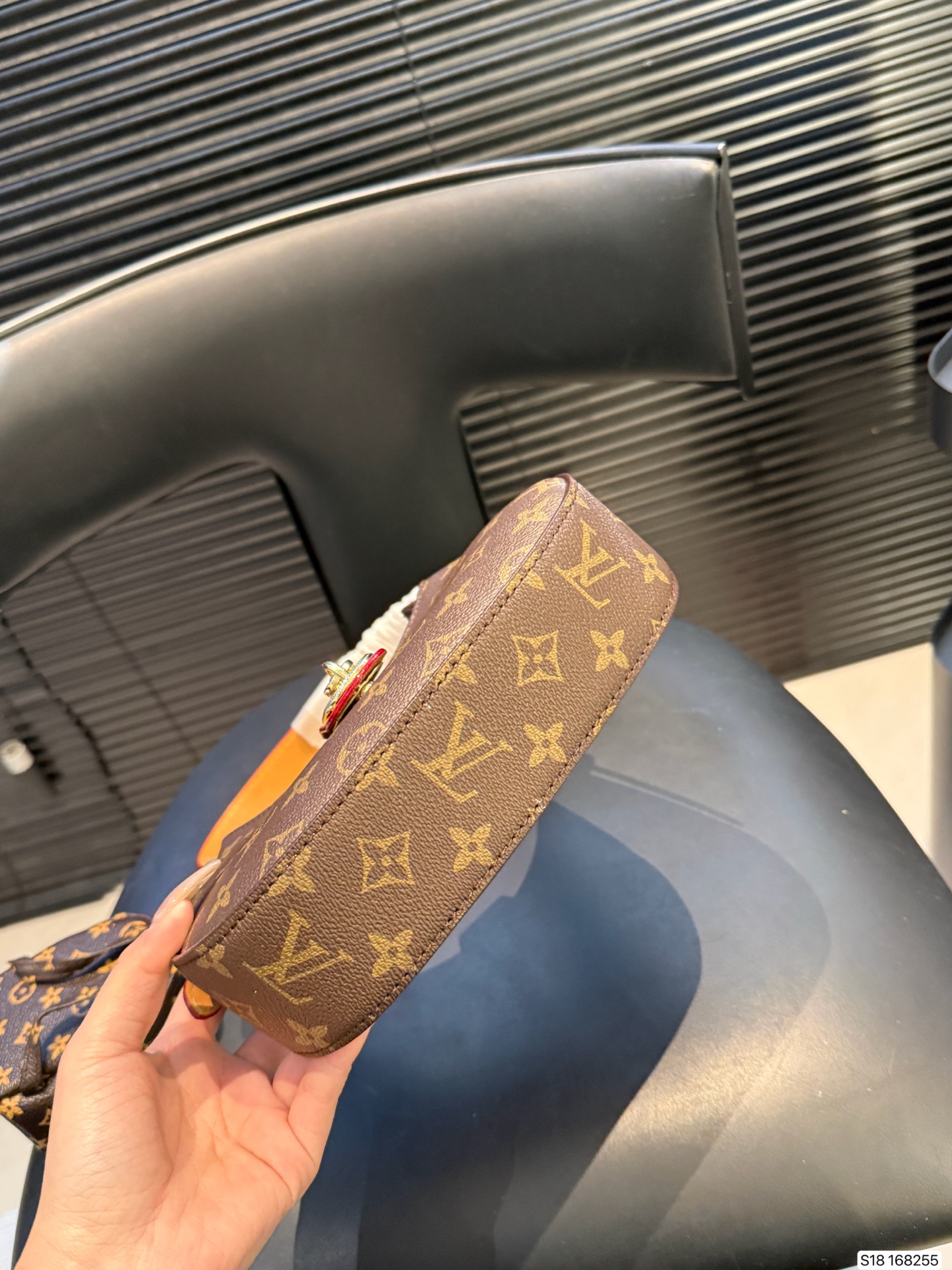 Louis Vuitton P125 21 12 Handbag